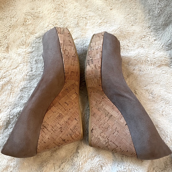 Stuart Weitzman Anna Wedges size 9M. - Picture 8 of 8